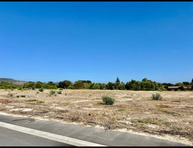 1,070M² VACANT LAND FOR SALE IN ANNANDALE